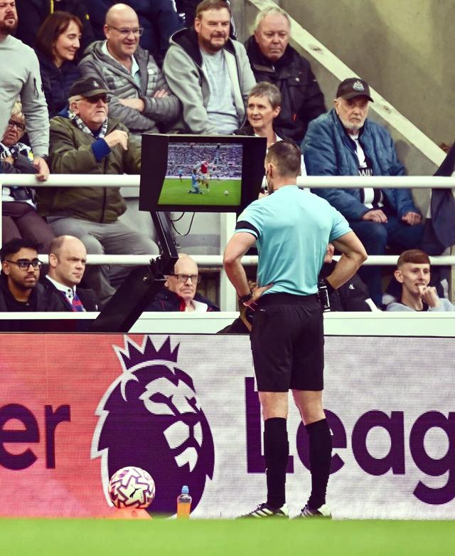 爱游戏体育包含转折点！阿森纳造点机会，英超赛后攻防权衡，更衣室稳定，细节决定成败的词条