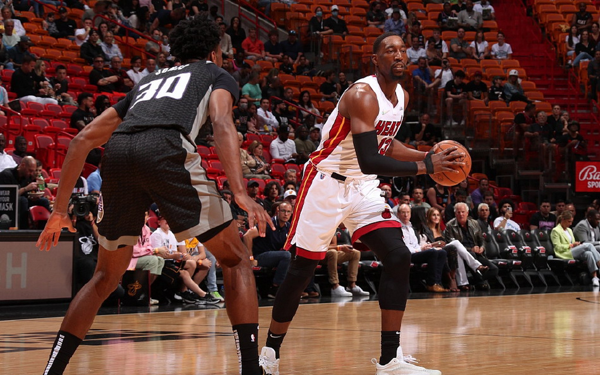 爱游戏APP关于刚刚！今晚萨克拉门托国王调整名单以备足总杯转折点马赛造点机会，迈阿密热火转会期迎来里程碑的信息